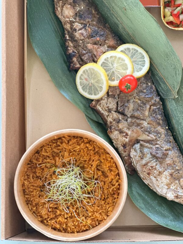 Fisch-with-Attieke-Jollof-Rice